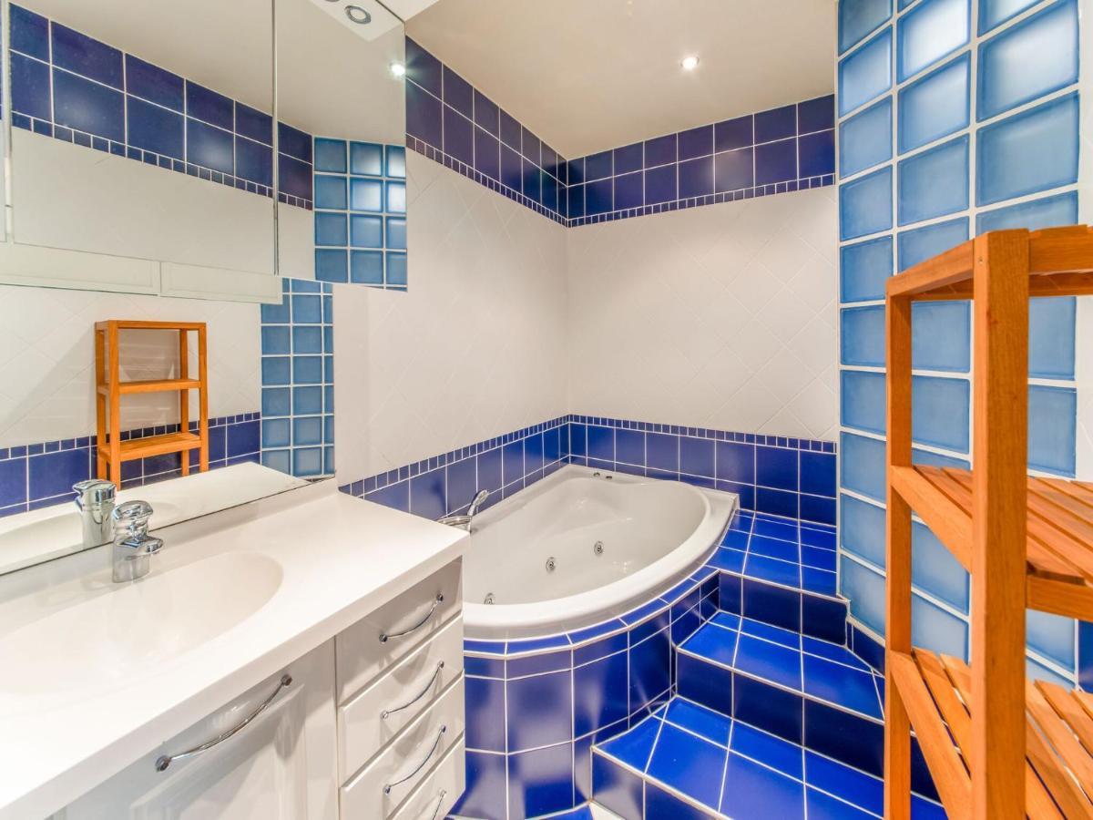 Luxurious House With Sauna In A Farm In Μπαστόν Εξωτερικό φωτογραφία